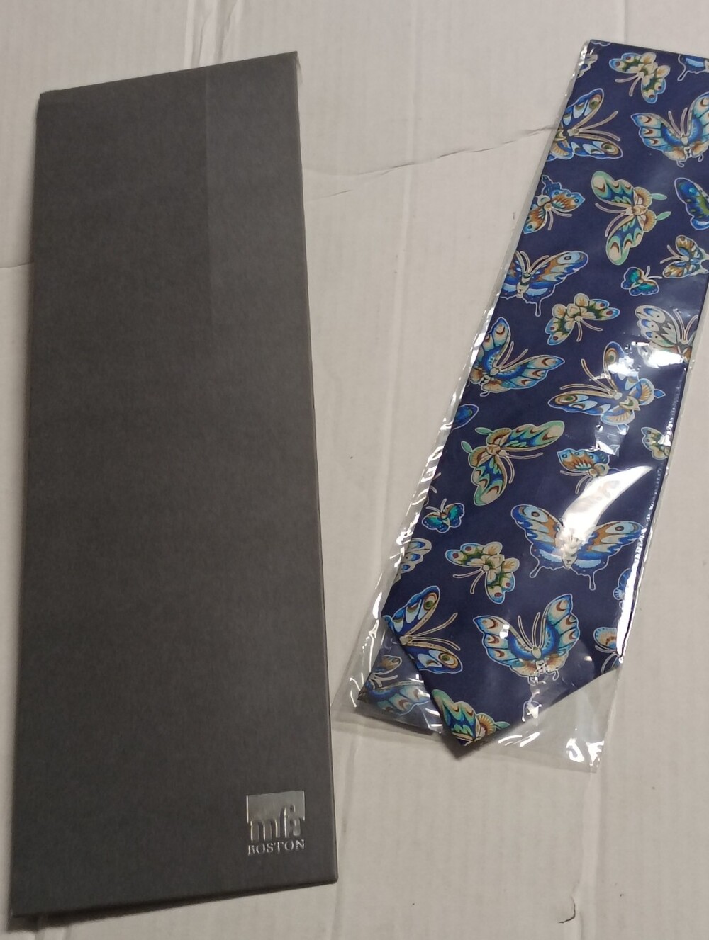 ❤️NIB MFA MUSEUM OF FINE ARTS BOSTON BUTTERFLY THEME TIE NECKTIE
